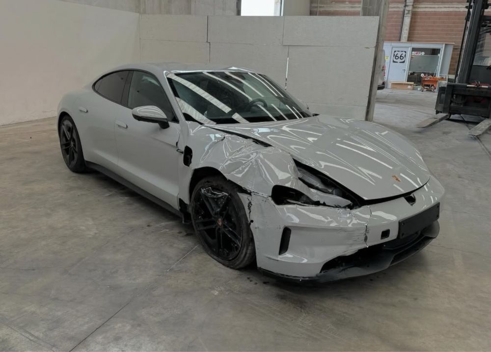 Porsche Taycan  бампер фара двері