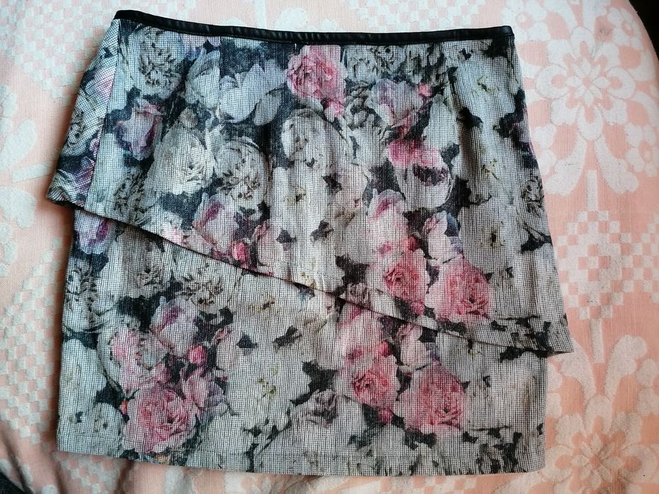 Mini saia da marca Bershka