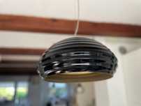 Lampa wisząca czarne szkło i złote wnętrze. Ikea takiej nie ma :)
