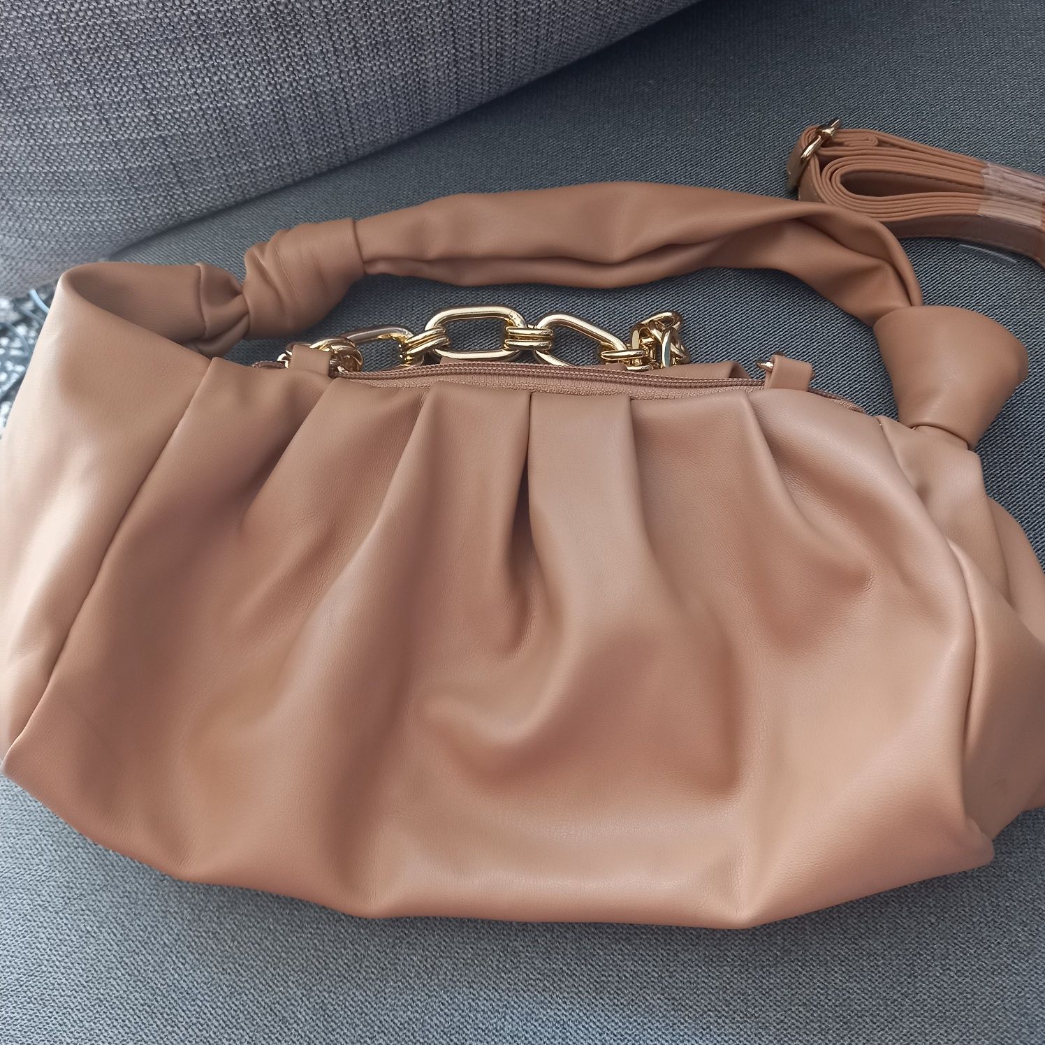Carteira bege e dourado, marca Primark
