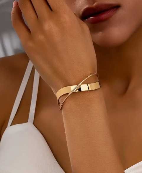 Elegancka Bransoletka metalowa w kolorze złotym