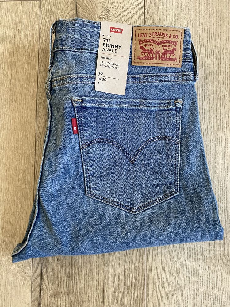 Ексклюзивні жіночі джинси Levis 711 w30з Америки