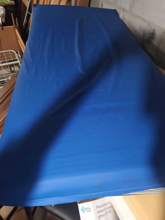 materac w pokrowcu zmywalnym