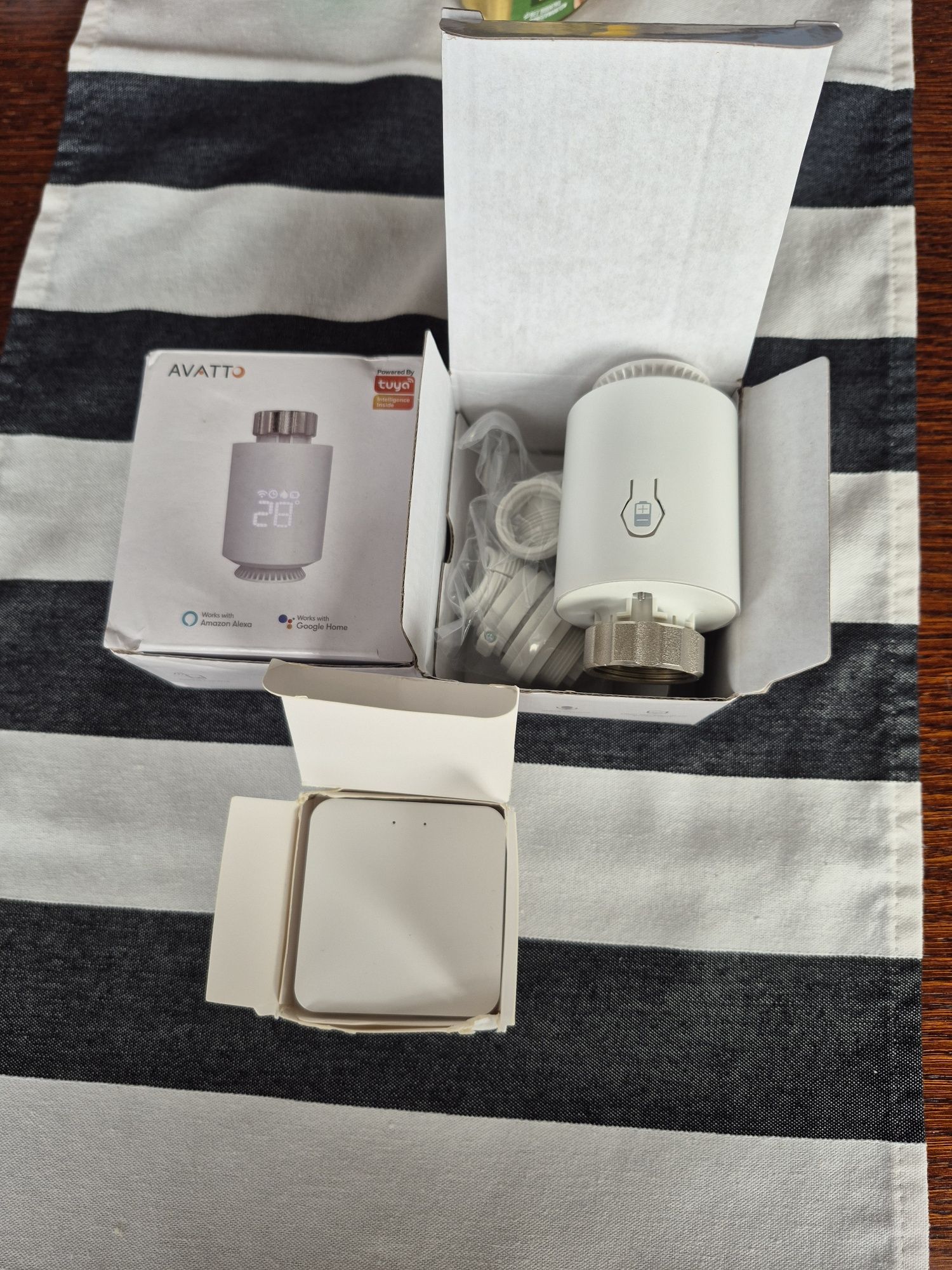 Smart home, zestaw do zdalnej regulacji grzejników, tuya, wifi, zigbe