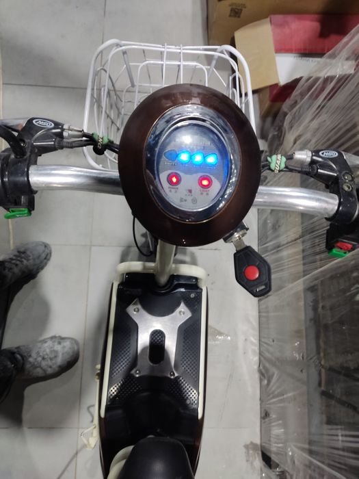 Електро скутер на літій акумуляторах терміново