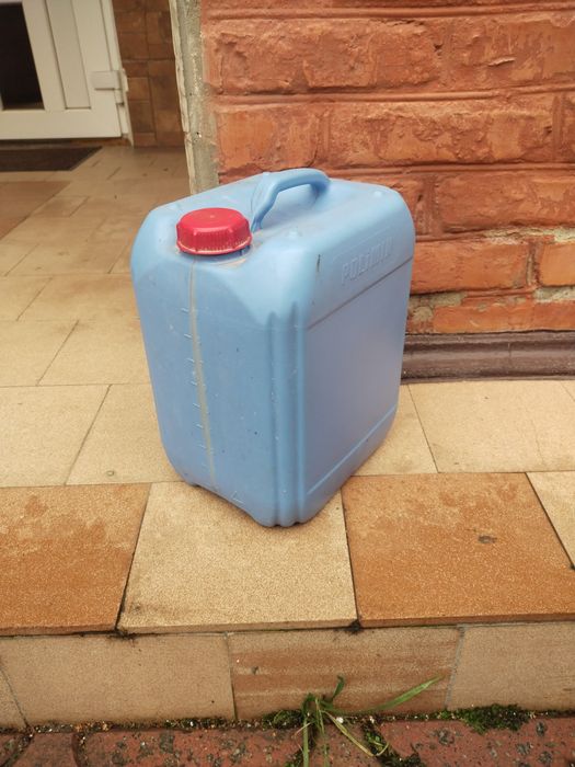 Продам каністри пластмасові