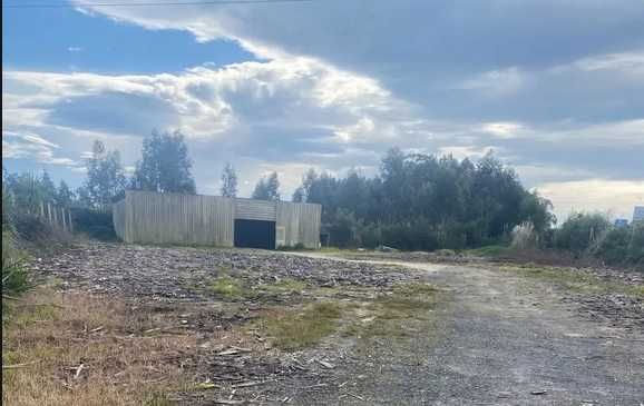 Terreno de 2.800 m2 para arrendar em Modivas