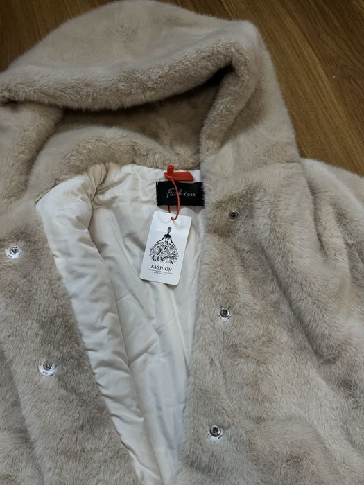 Шуба із штучного хутра з капюшоном