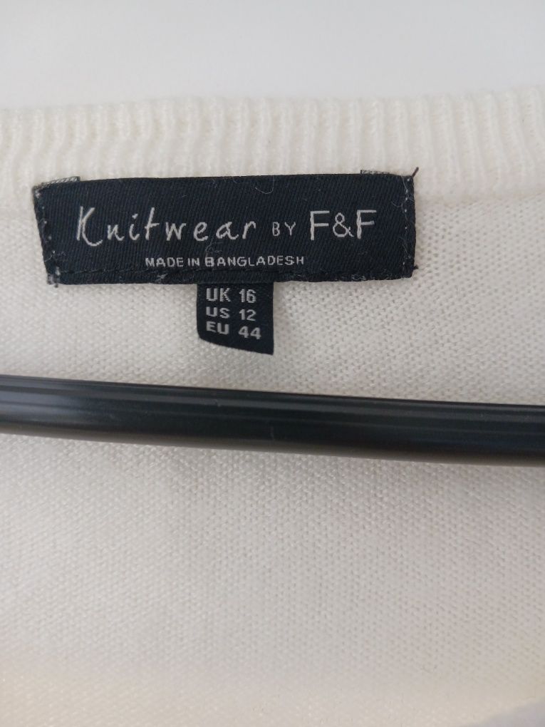 Śmietankowy cienki sweterek F&F