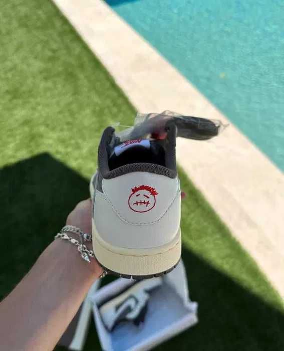Jordan1RetroLowOGSP Travis Scott Reverse Mocha Rozmiar R.43