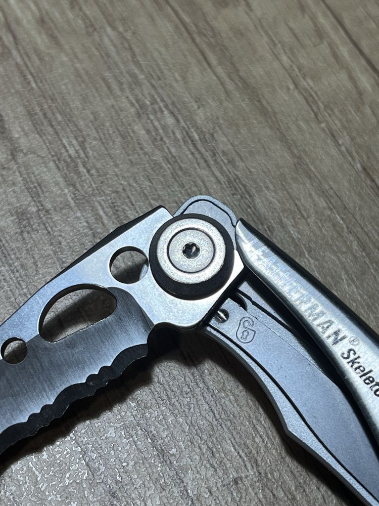 Мультитул Leatherman Skeletool KBX