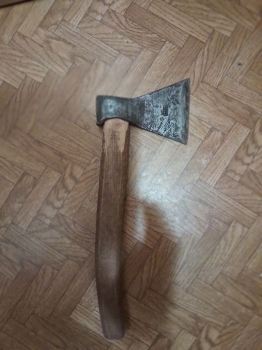 Топоры ссср  1962,1990 г/в в хорошем состоянии смотрите фото