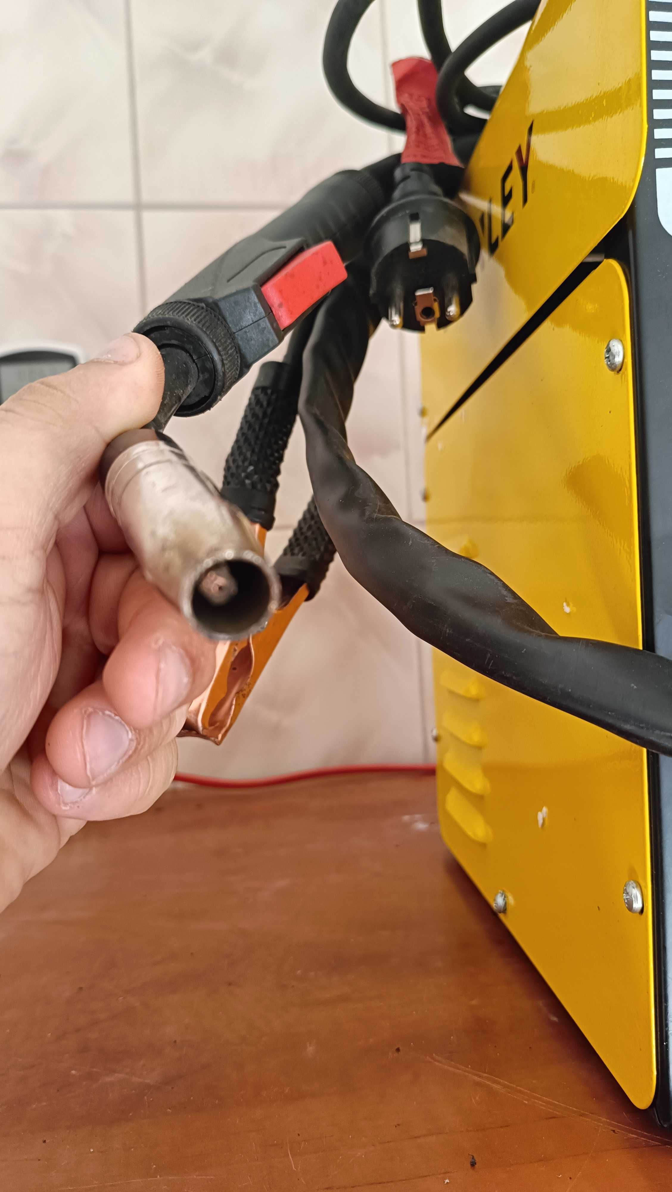 Stanley Spawarka Mikromig 10880, z drutem wypełniającym, spawarka 230v