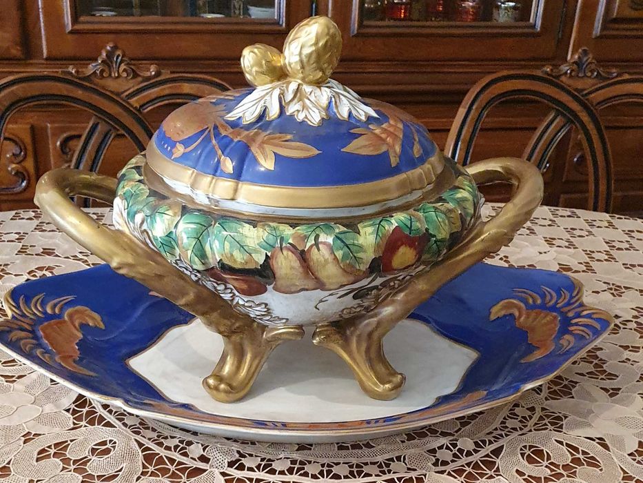 Centro de Mesa, Pintado à Mão, detalhes em ouro.