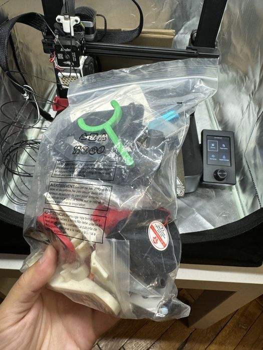 Продам 3D-принтер Creality Ender-3 V3 SE + допи