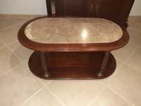 Mesa de centro com tampo em mármore