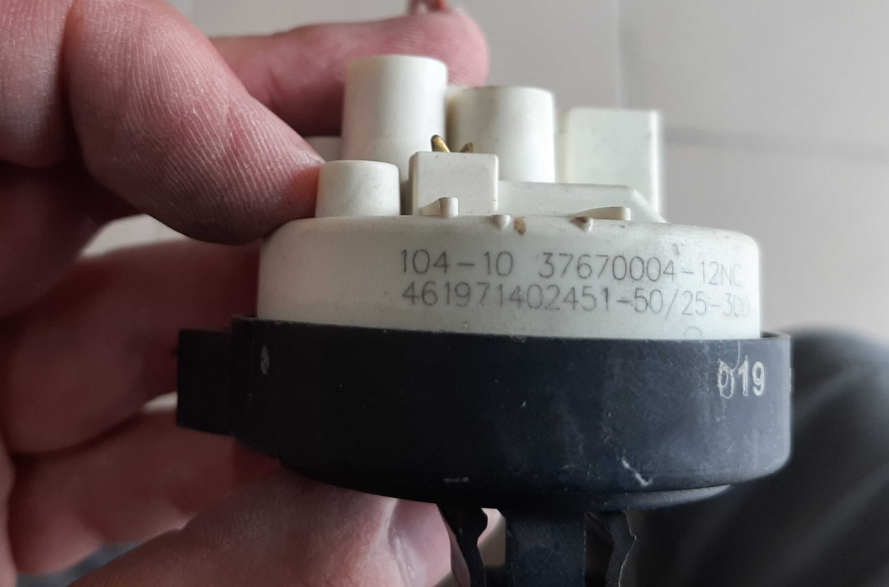Zawór hydrostatyczny pralki Whirlpool AWE 4519/P