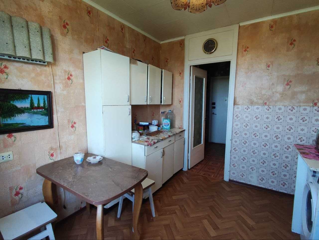 4- кімн. в центрі пр. Миру з чудовим видом на місто. Документи готові.