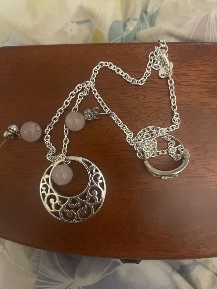 Продам серьги серебряные  и кольца разные.