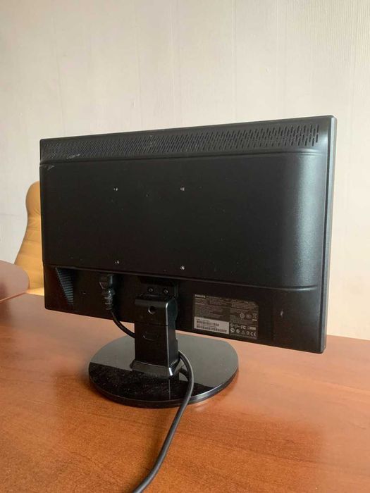 Монітор Philips 192E1 MWE1192T Діагональ дисплею: 18.5" 1366x768 + VGA