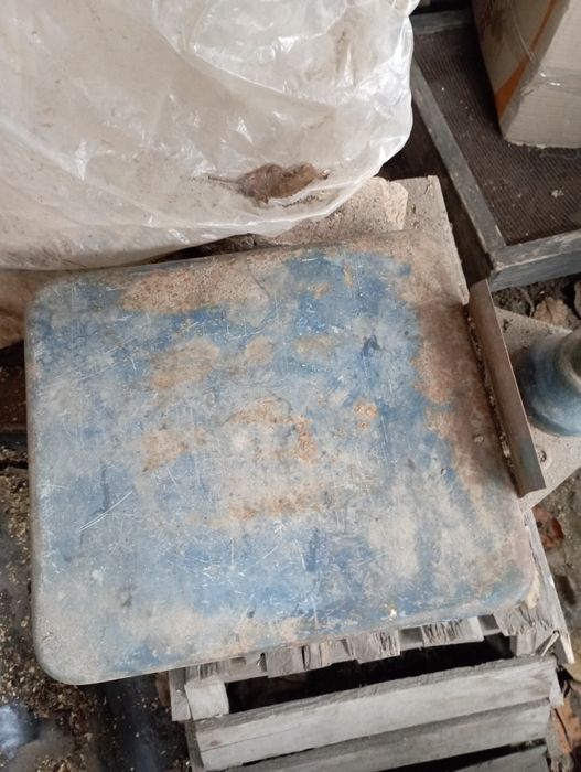 Ваги напольні.Невеликі.