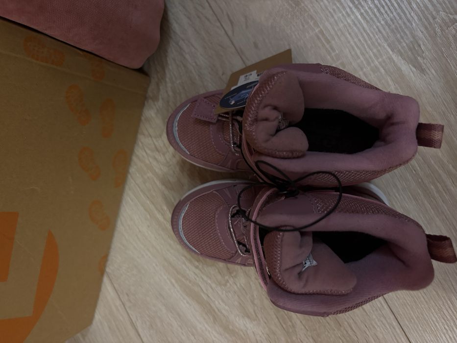 Зимове взуття 26р. Світиться