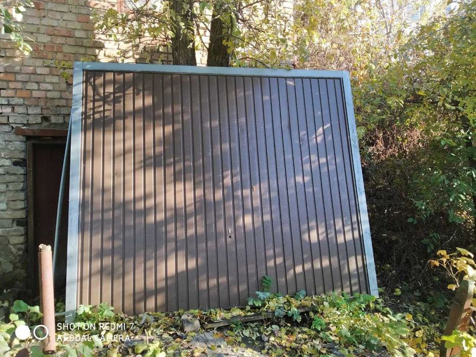 Гаражні ворота підйомно-поворотні нові (2600 х 2200) ручне відкривання