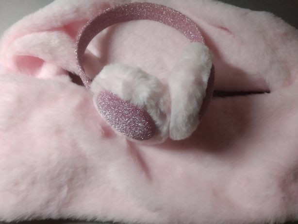 Меховые наушники и шарф для девочки нежно розового цвета