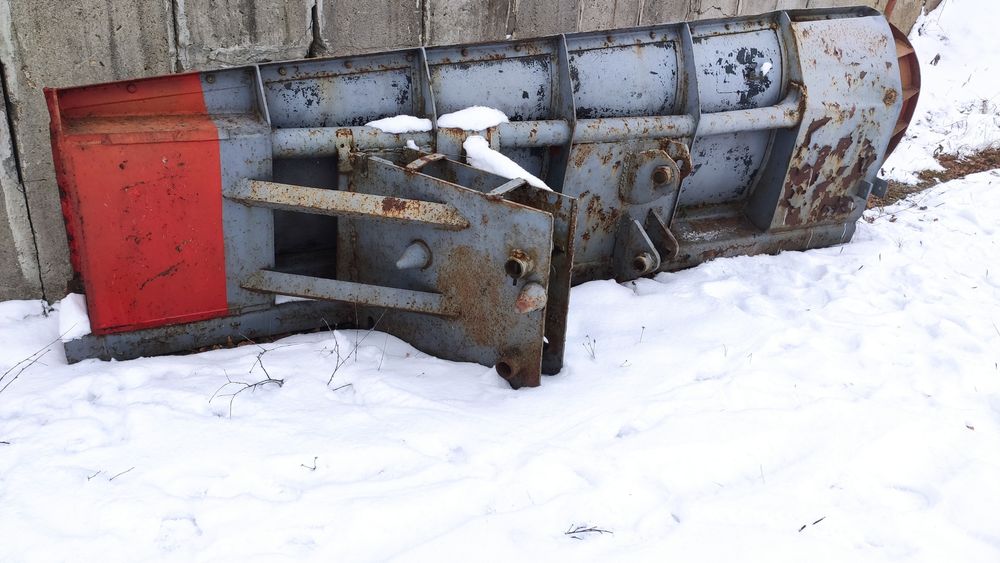 Pług stalowy do odśnieżania jcb 4cx zimowe utrzymanie