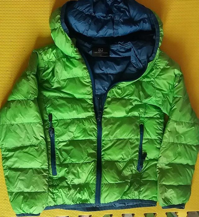 ребенку куртка  микропуховик безрукавка  брендовые вещи benetton