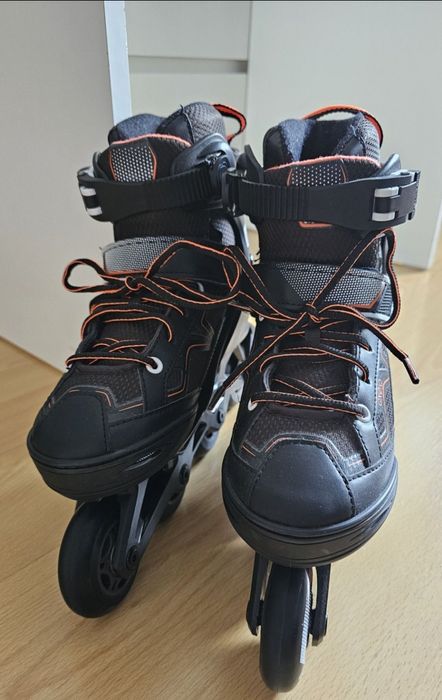 Patins em linha pretos