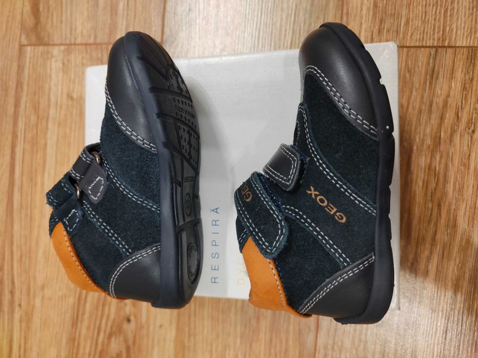 Geox nowe chłopięce sneakersy adidasy skóra granatowe rozm. 22