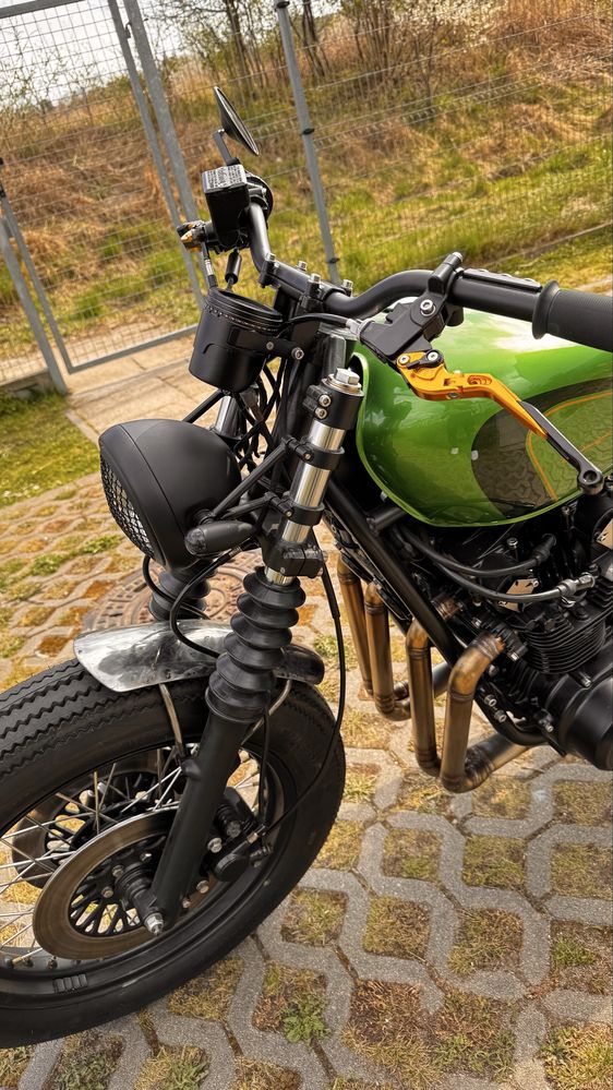 Motocyl custom brat style /cafe racer suzuki GS 550