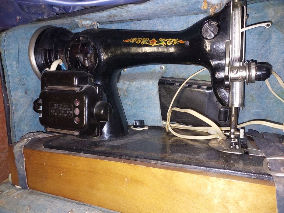 2 швейни машини елекро имеханична