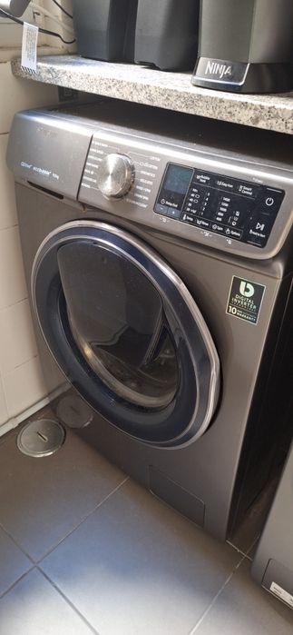 Maquina de lavar roupa com leve avarias