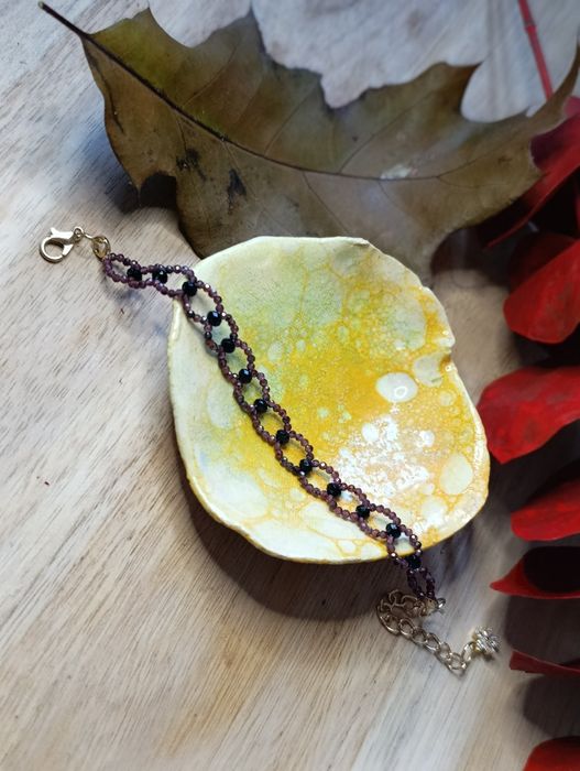 Ażurowa bransoletka z granatem