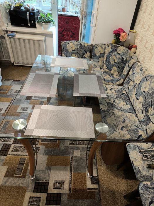 Стіл кухонний скляний з нижньою полицею