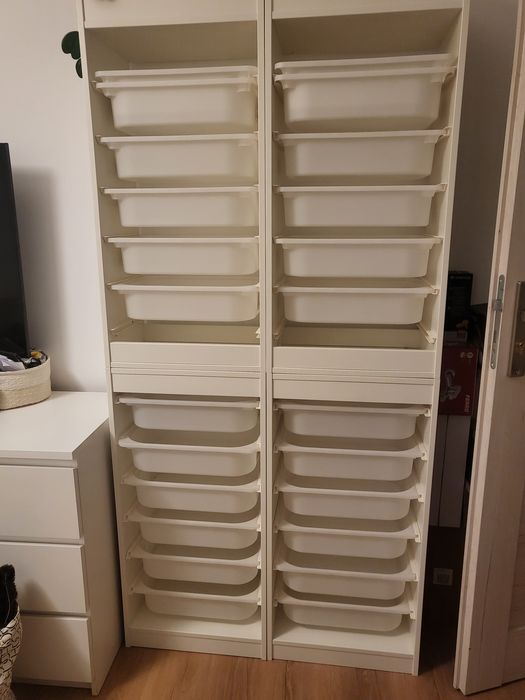 4x regał Trofast wraz z pojemnikami