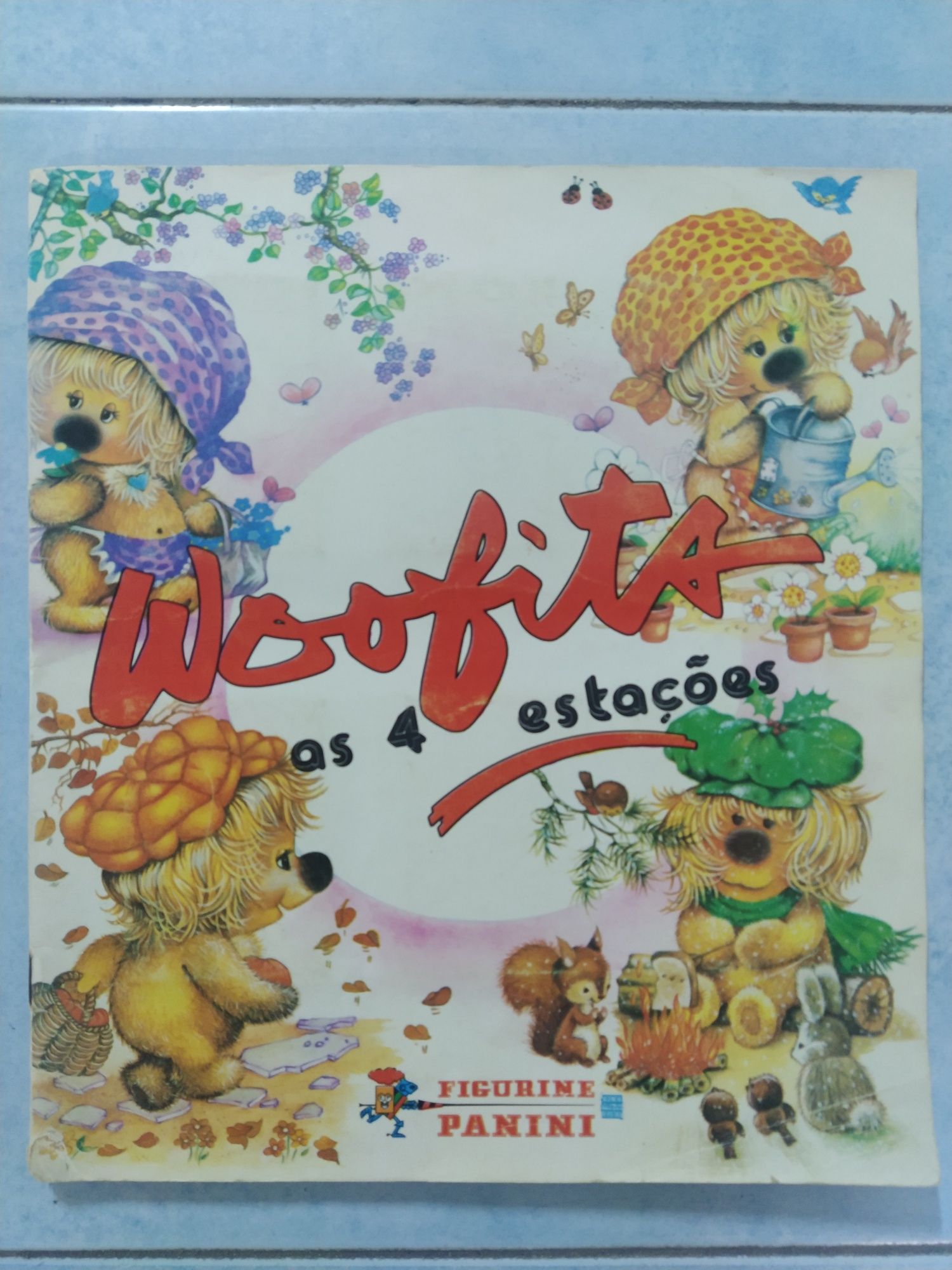 Caderneta de cromos completa "Woofits as quatro estações"