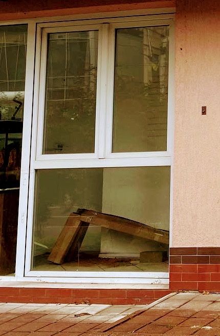 Вікно вітринне склопакетзвідкриваючими вікнами