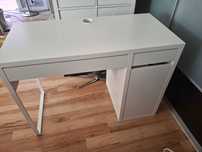 Białe biurko ikea
