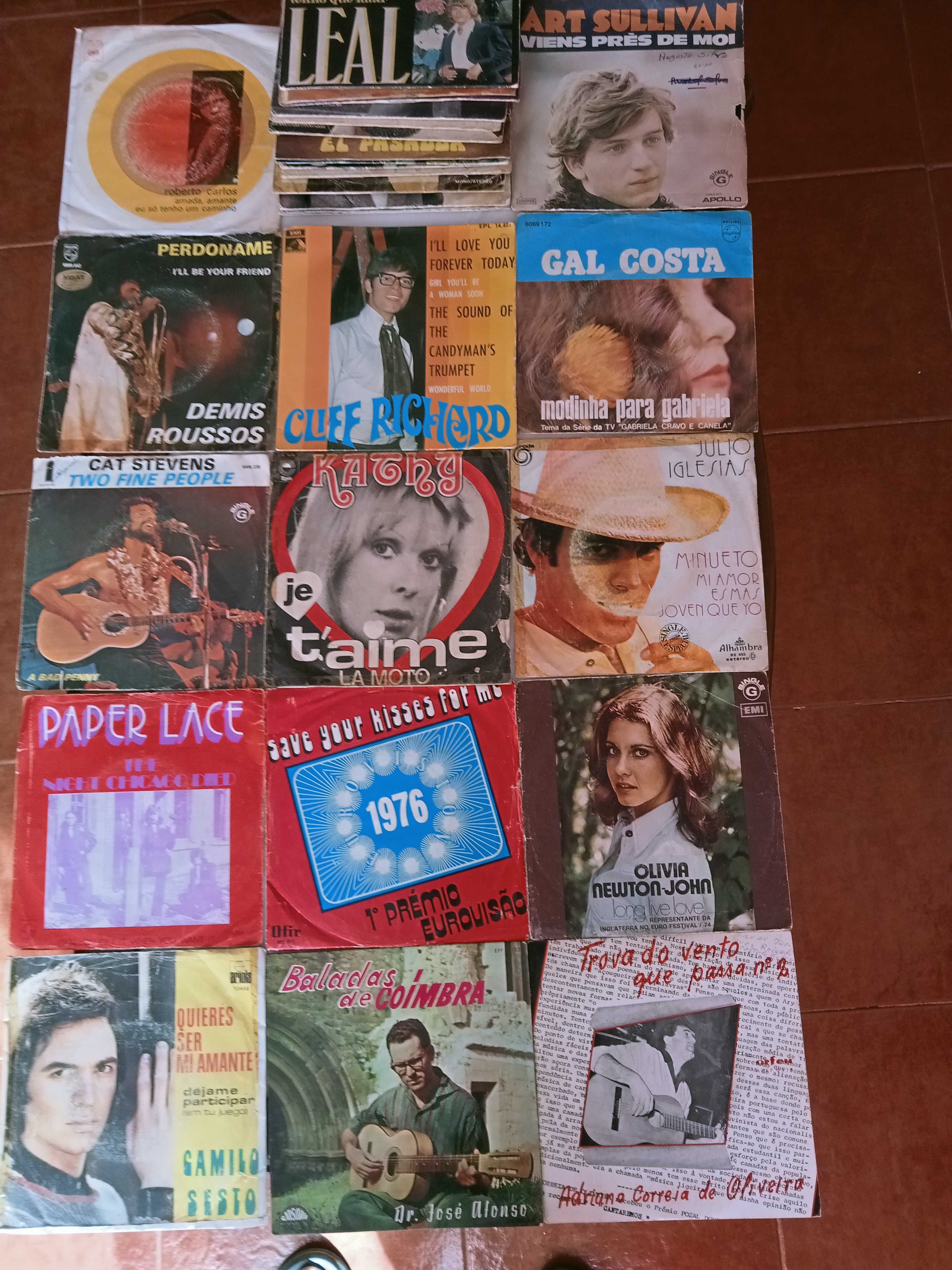 Discos de Vinil, Cassetes e CDs.