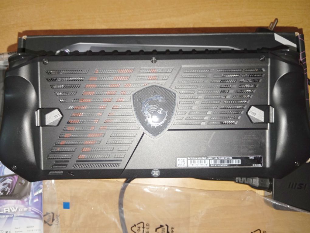 MSI Claw A1 M intel ultra 7  16/512