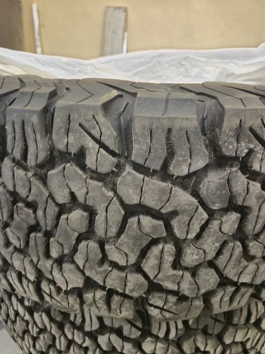 Продам майже нові покришки