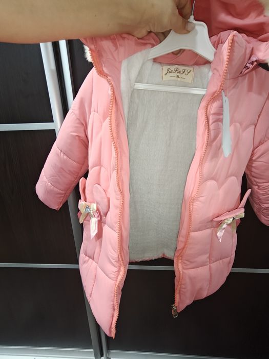 Зимова куртка на дівчинку