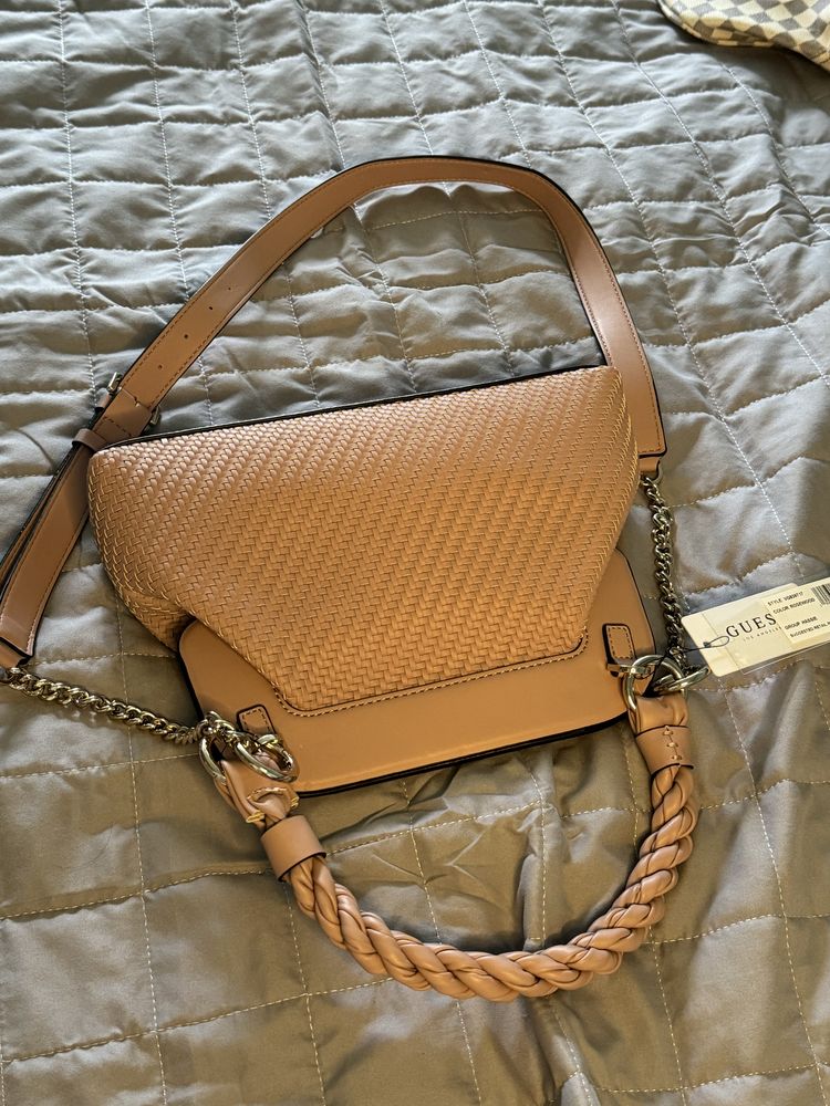 Bolsa GUESS, tela textuarizada, com 2 alças, de mão e ombro(pode ser r