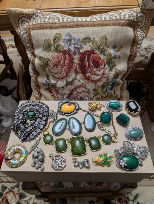 Броши,кольца ,колье ,браслеты.Янтарь.Винтажная бижутерия