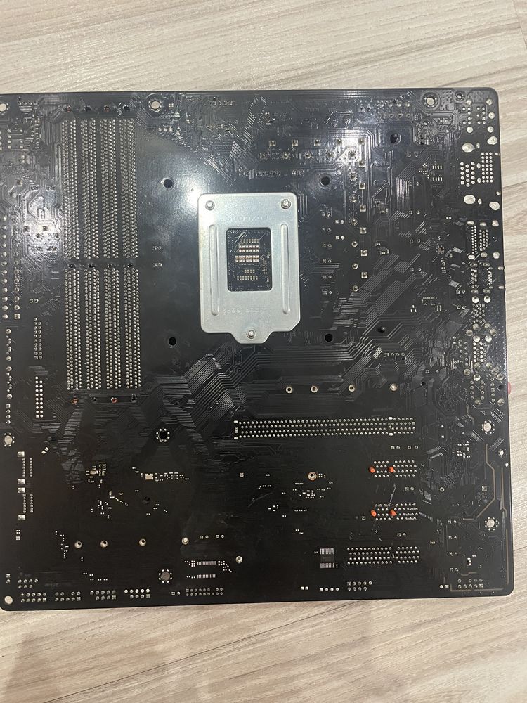 Материнська плата ASRock B360Xtreme