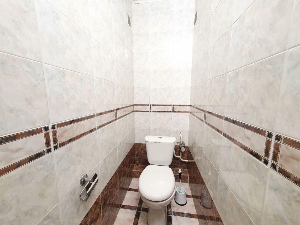 Продається трьохкімнатна квартира в районі Південно-Захід.