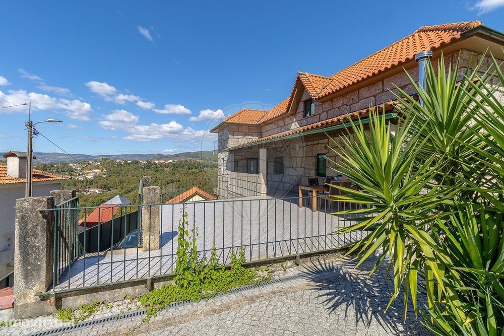 Moradia T4 para venda